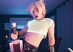 Men: Drake Von Peeks In