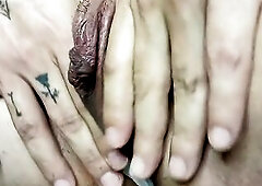 Jugando con mis grandes labios vaginales