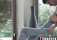 Blowjob queen Doris Ivy's raw cock ride with a hung stud