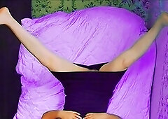 Gorgeous t-girl Crossdresserkitty playfully holds a heart-shaped balloon