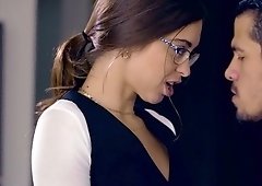Titless nympho in glasses Riley Reid rides dick well on top after cuni