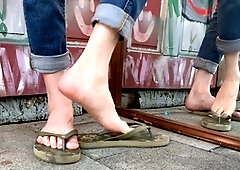 Gay toes, flip flops, feet