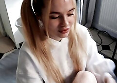 The cutie doesn't let me work in peace