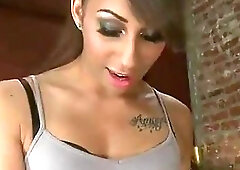 Horny tranny Honey Foxxx eagerly drills Francesca's wet mature cunt