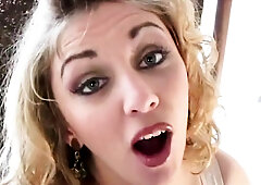 Stunning curly-haired blonde Autumn-Jade shows off her natural tits