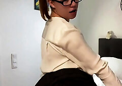 Preggy, flashing my booty.