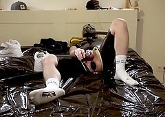 AF1 addict Unay_xxx locked up and breathing deep in a gas mask