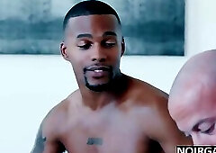 White muscle hunk fucking a hot black gay