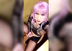 Crossdresser jerking off whilst dolled up like a wench in nyon.