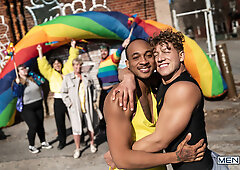 Interracial gay assfucking after pride - Trent King & Felix Fox