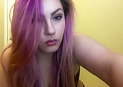 This Latina babe looks like perfect slut for facesitting and she loves twerking