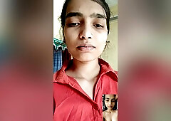 Today Exclusive- Cute Desi chick Shows Her Boobs On Vc