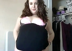 Big boob brunette masturbates on webcam