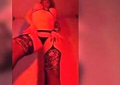 Transbimbo doxies herself to the whole gang in a solo try-out