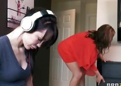 Horny Milf Has Got A Huge Boobs