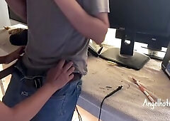 mi compañera de trabajo llega caliente y me la termino follando duro