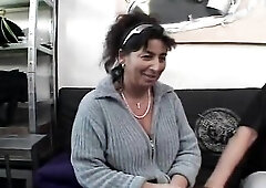 Older sexy brunette hair get it coarse in the livingroom as her twat is fucke d hard by giant dick. The large wench loves ontop of the large shlong en