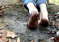 Mess shoeless in denim