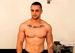 Bareback anal casting video with a horny beefcake