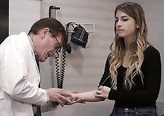 Amazing natural GF Kristen Scott gets nude and enjoys steamy sideways fuck