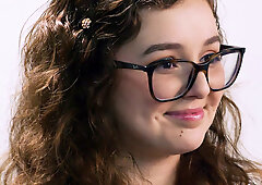 Nerdy giorl gets naked and masturbates at the porn interview