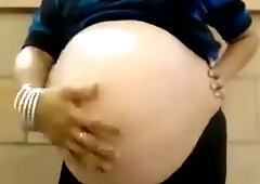 Sexy big bellied preggo