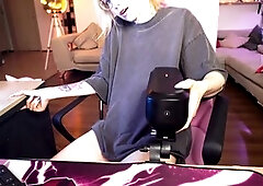 Cute blonde Yourprettykate unboxes and tries out her new masturbator for the first time